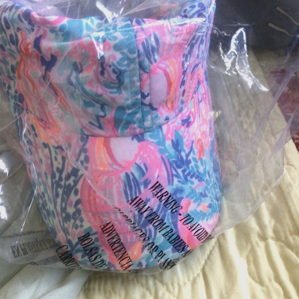 Lilly Pulitzer “Run Around” hat